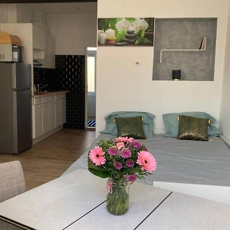 Magnifique Studio au 2ème étage, à proximité de la gare du midi! Bruxelles Esterno foto