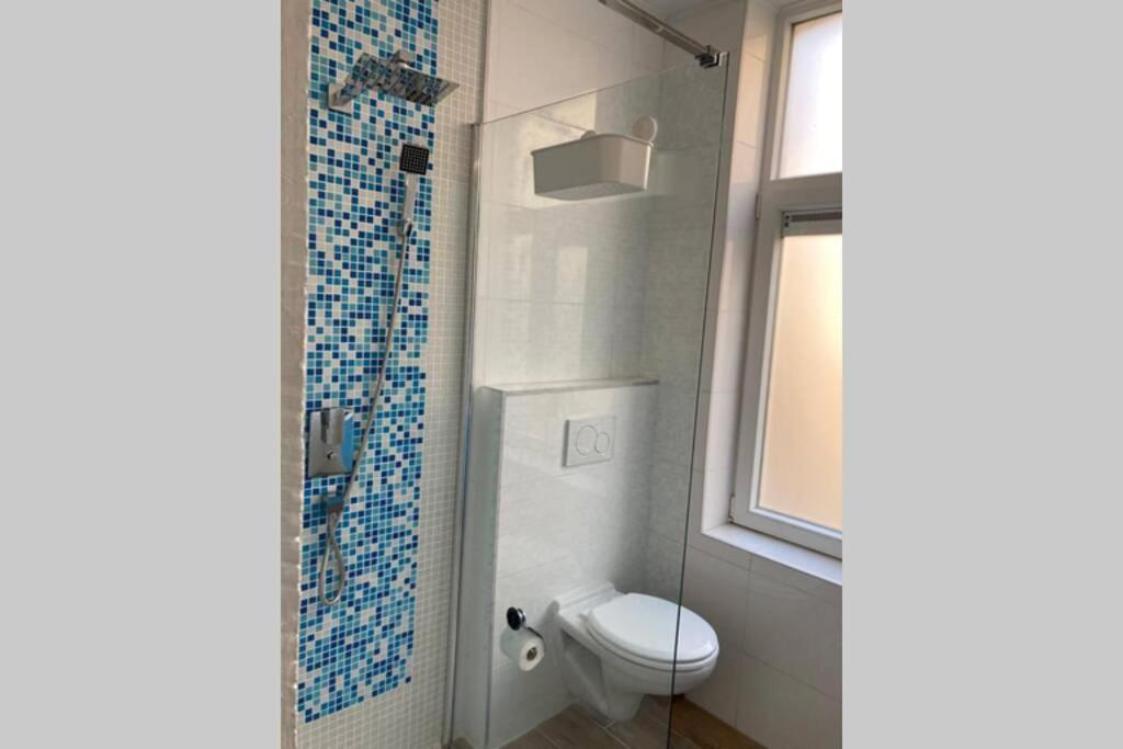 Magnifique Studio au 2ème étage, à proximité de la gare du midi! Bruxelles Esterno foto
