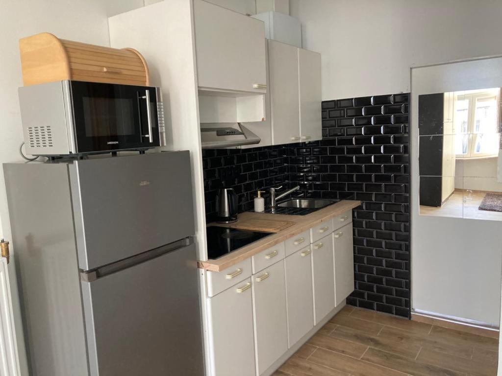 Magnifique Studio au 2ème étage, à proximité de la gare du midi! Bruxelles Esterno foto