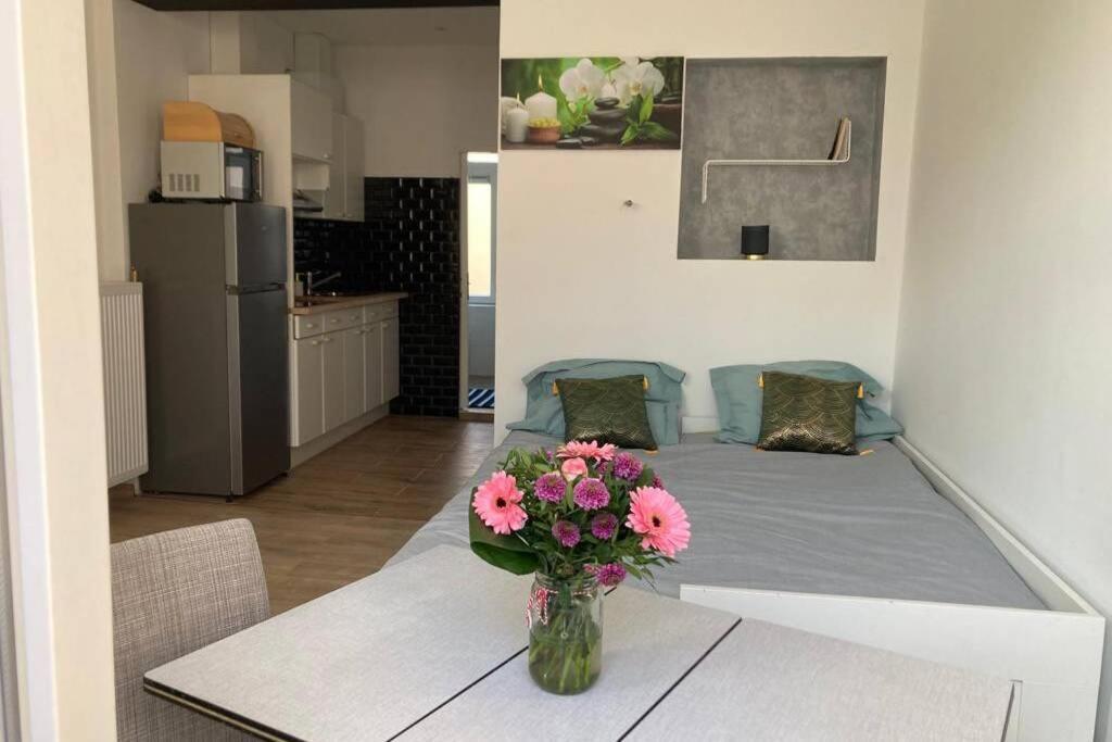 Magnifique Studio au 2ème étage, à proximité de la gare du midi! Bruxelles Esterno foto