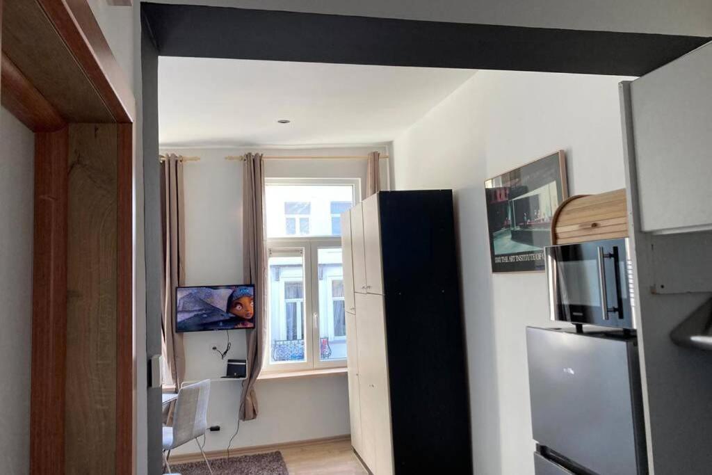 Magnifique Studio au 2ème étage, à proximité de la gare du midi! Bruxelles Esterno foto