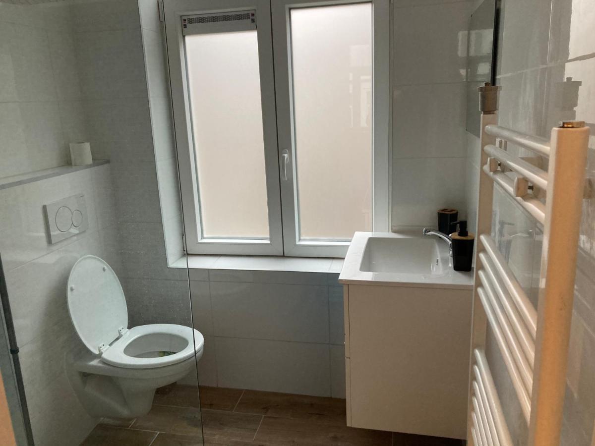 Magnifique Studio au 2ème étage, à proximité de la gare du midi! Bruxelles Esterno foto